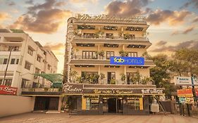 Fabhotel Santoor Geeta Bhawan Square